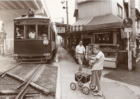 oldwoman.JPG (142 KB)