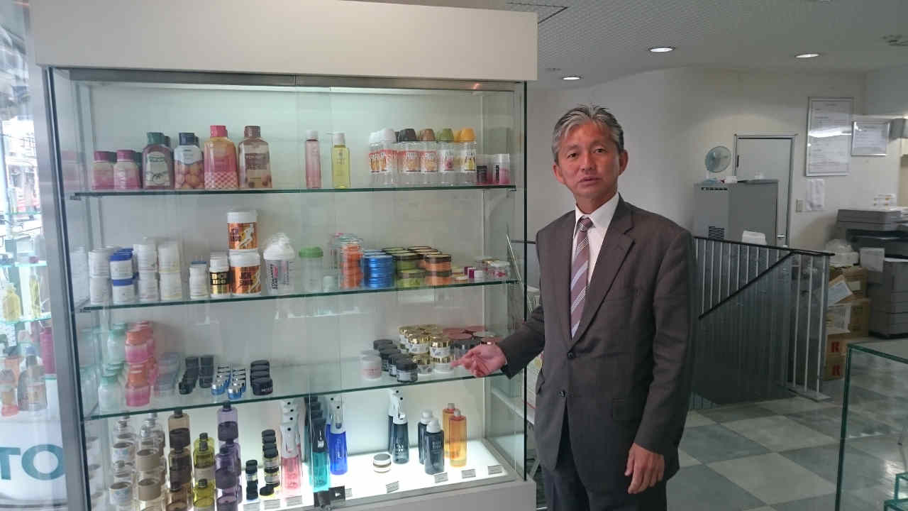 4248_director.jpg (78 KB)