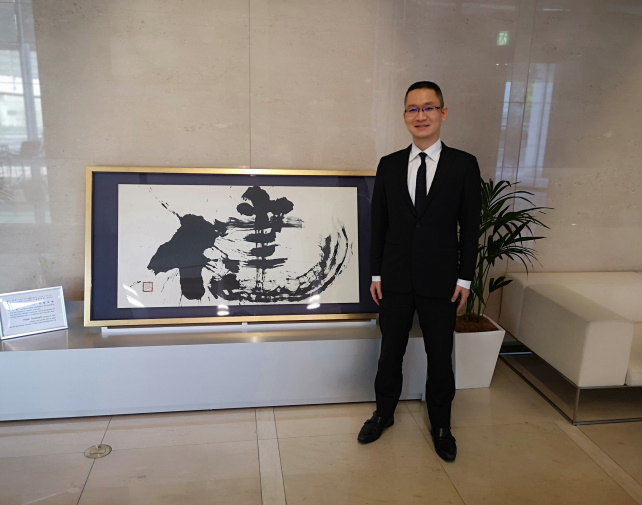 SawaiLobby Ken and Hineken.jpg (87 KB)